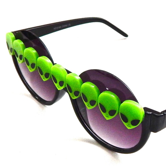 FORBIDDEN MARTIAN PEEKABOO SUNGLASSES